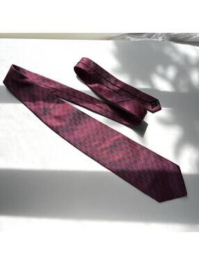 Metropolitan View 100% Silk Men's Tie Red Blue Geometric Greek Key Made in USA